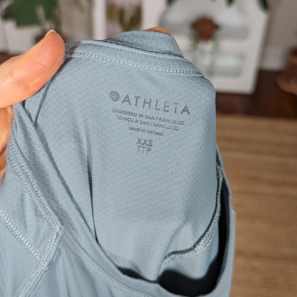 🚫 Clothing Swapped - Athleta Momentum Seamless Tee - Picture 8 of 9